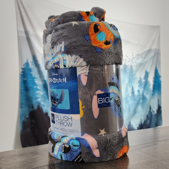 Disney Stitch Halloween Oversized Plush Throw Blanket by The Big One NWT - Picture 6 of 10